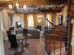 Maison bourguignonne atypique avec piscine